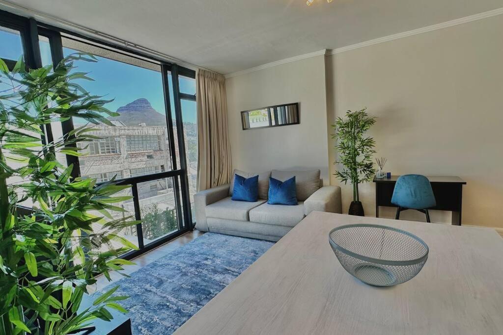 One Bedroom In The Heart Of *