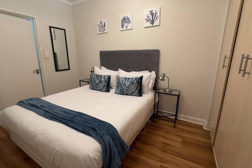 One Bedroom In The Heart Of *