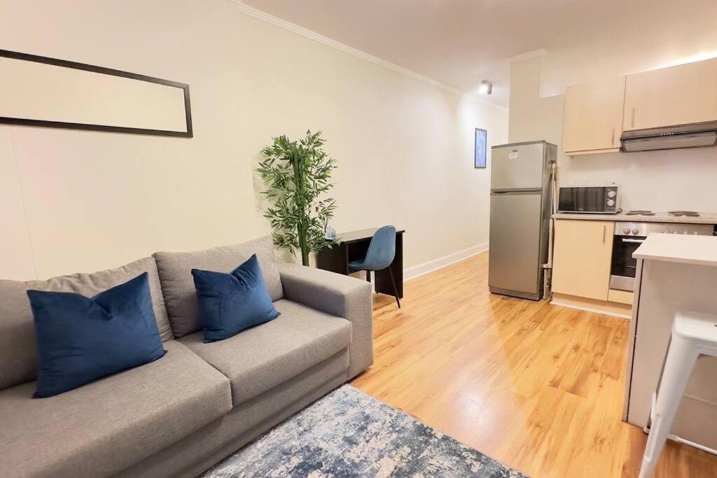 One Bedroom In The Heart Of