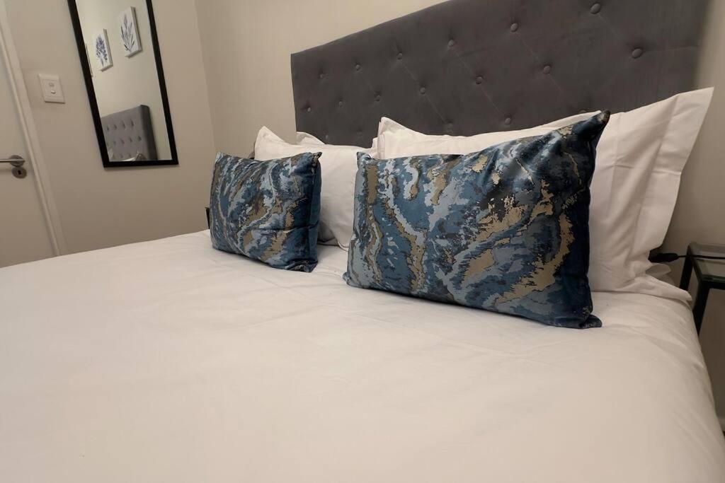 One Bedroom In The Heart Of